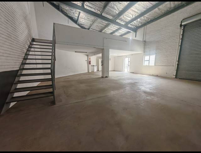 169M² WAREHOUSE TO LET IN CITY DEEP